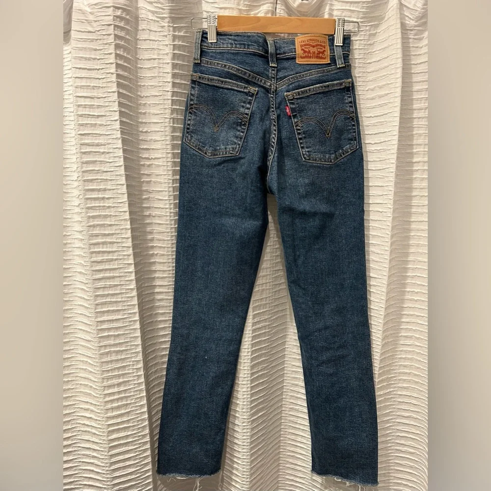 Levi’s Wedgie Straight Jeans - Picture 2 of 3